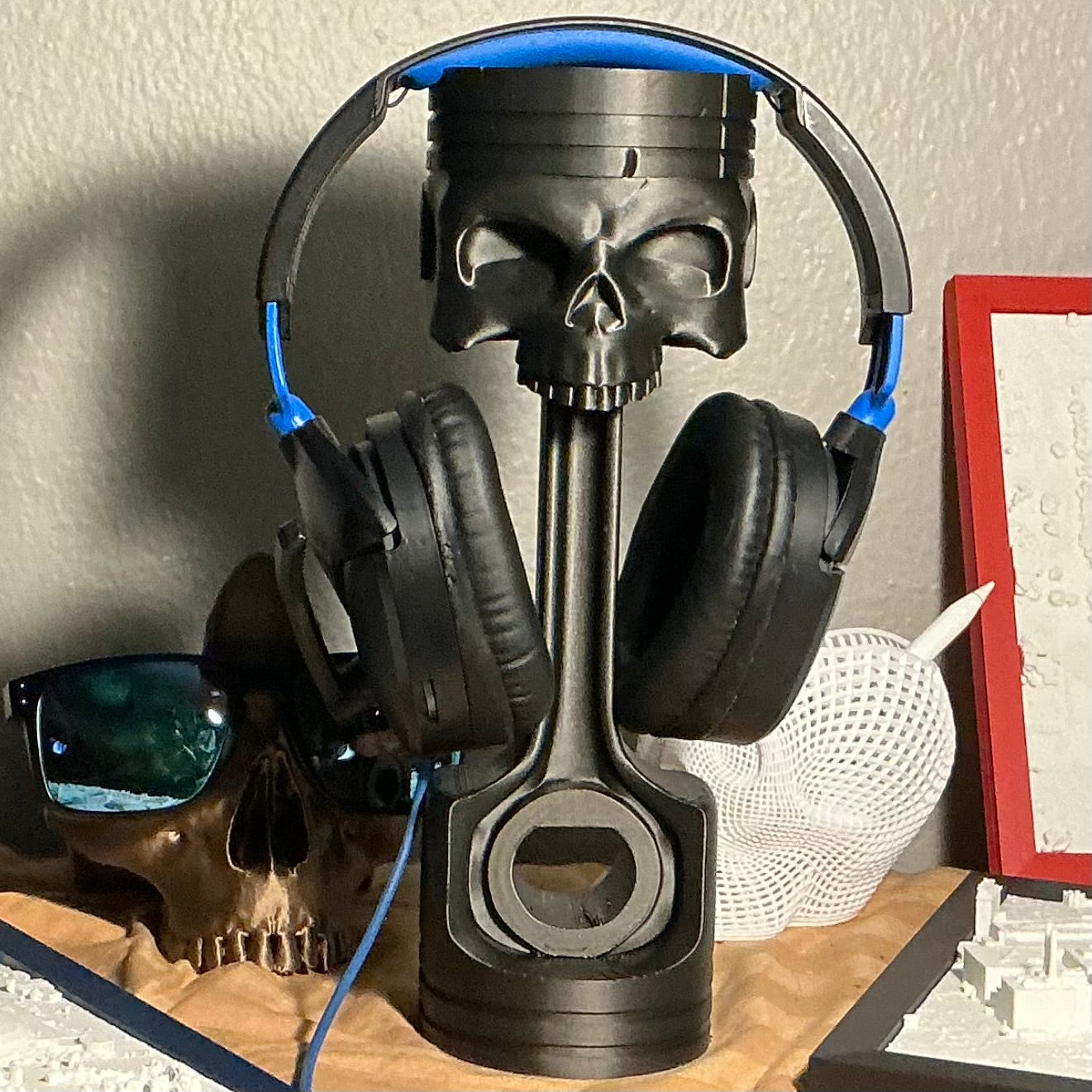 Skull Piston Headphone Stand — 3D Printed Gaming Desk Accessory