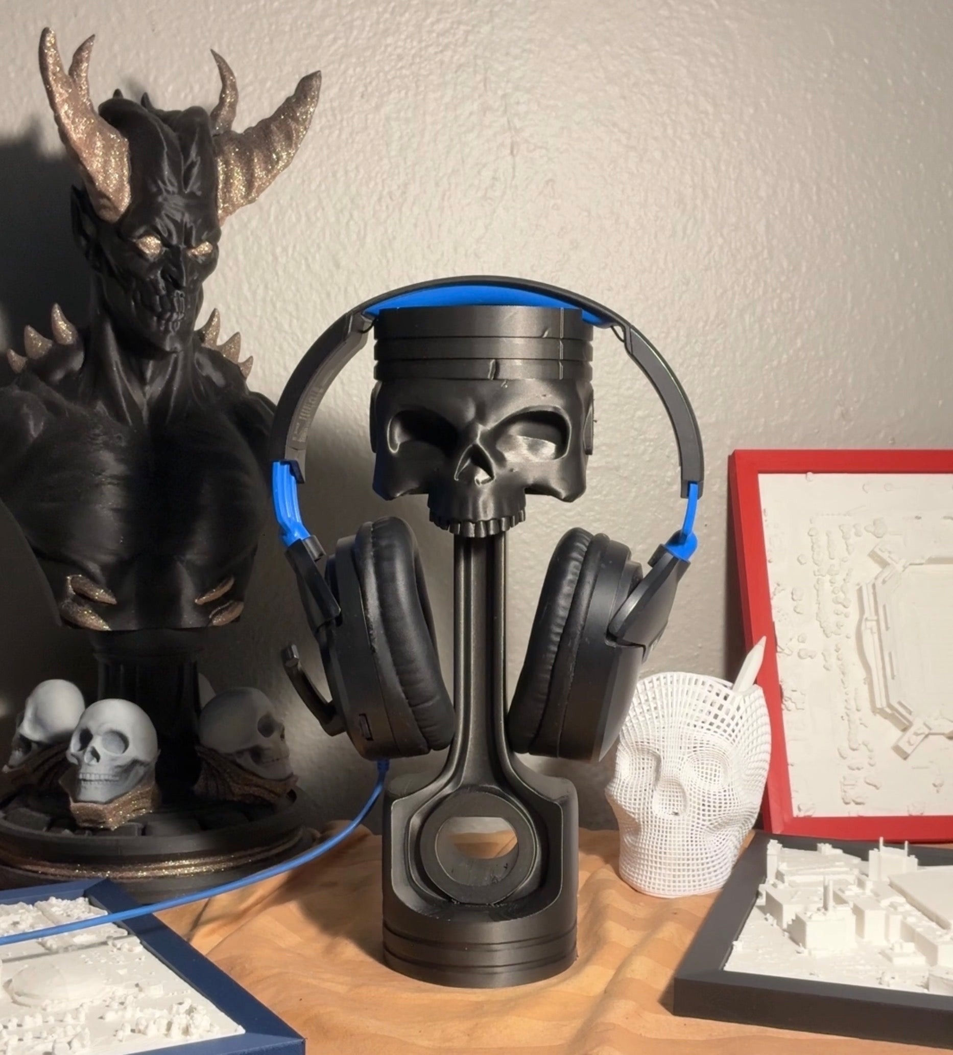 Skull Piston Headphone Stand — 3D Printed Gaming Desk Accessory
